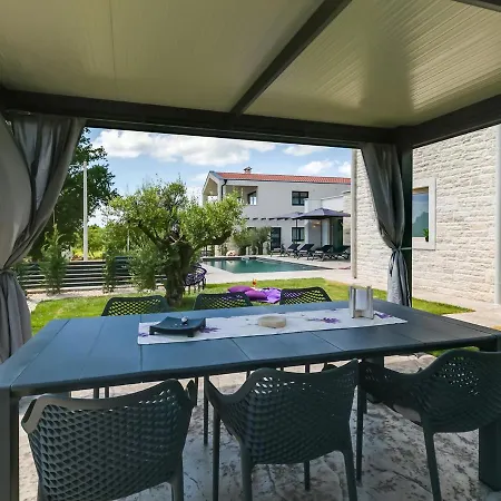 Lavanda Villa *